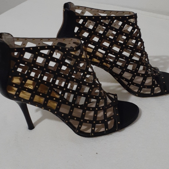 Heels - Picture 2 of 3